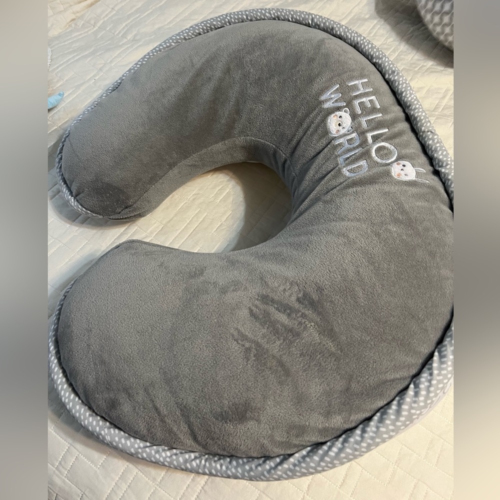 BOPPY LUXE FEEDING & INFANT SUPPORT PILLOW - HELLO WORLD PATTERN